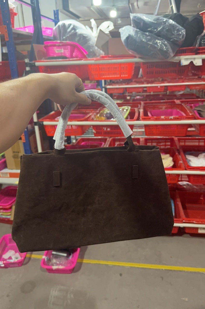 2025 Hotsale Decoratief Design Effen Kunstsuède Handtas Grote Capaciteit Casual Tote Bag voor Dames Tote Design  Draagbare Schoudertas